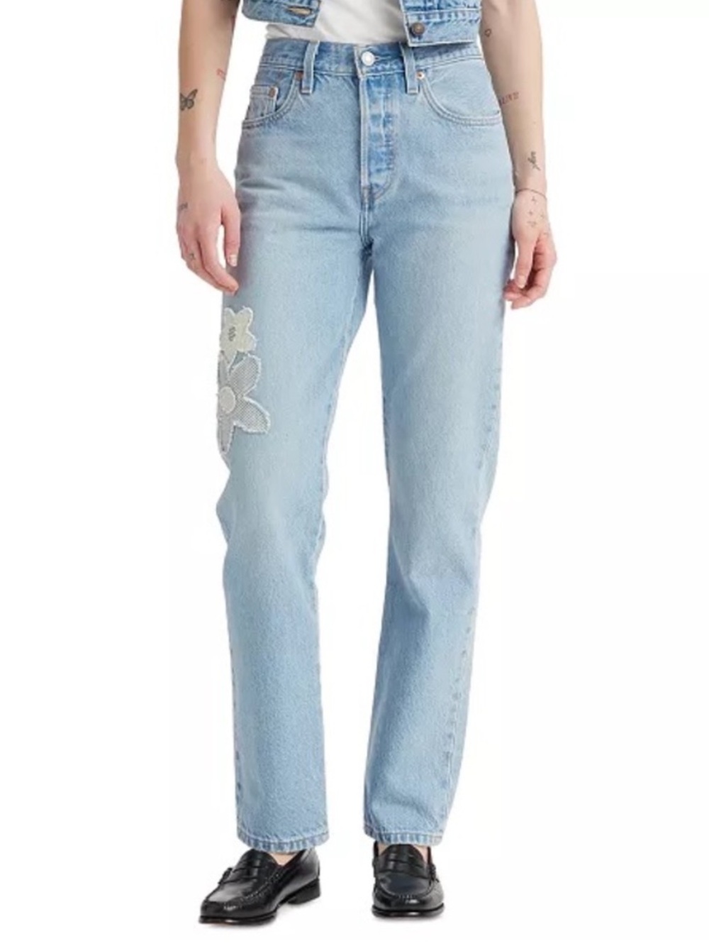 NWT Levi's Light Blue Straight Leg Jeans with Floral Embroidery, size 29x32